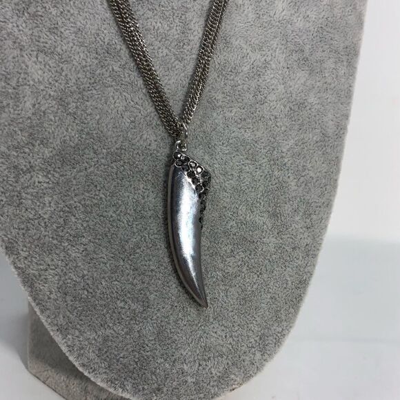 G by Guess Embellished Tooth Pendant Necklace (G2) - Picture 4 of 6